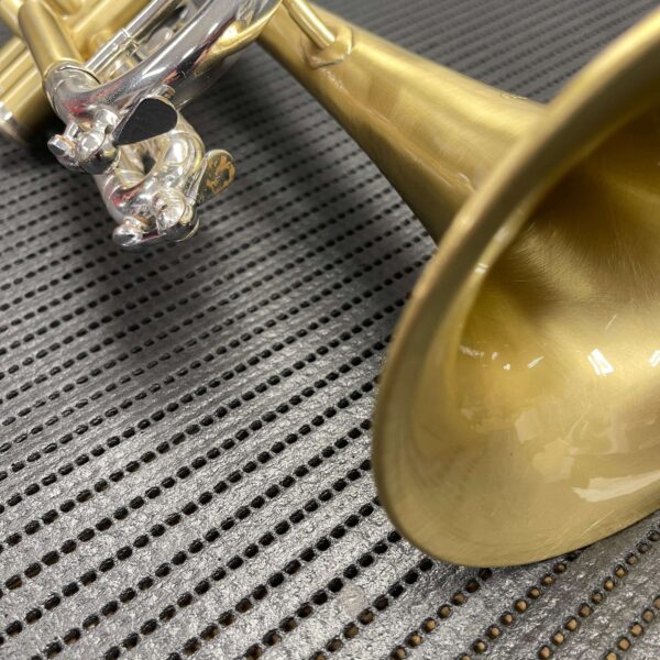 reparación instrumentos musicales viento metal